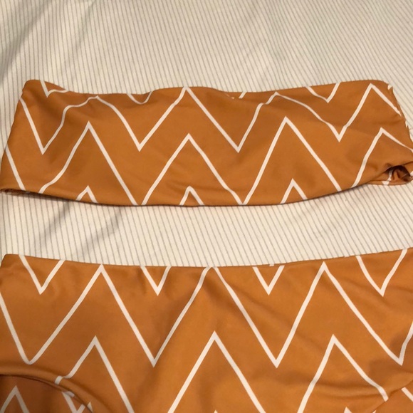 Bikini - Picture 2 of 3